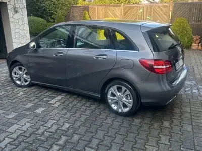 Gebraucht Mercedes B200 Urban 136 PS (100 kW) 2015 Grau Van / Kleinbus