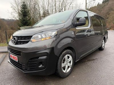 Grau Gebraucht 2021 Opel Vivaro Van / Kleinbus | 17.999 € (Fairer Preis)