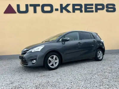 Gebraucht Toyota Verso Executive 111 PS (81 kW) 2017 Grau Van / Kleinbus