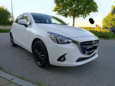 Gebraucht Mazda 2 90 PS (66 kW) 2015 Weiß Kleinwagen