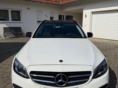 Gebraucht Mercedes C220 AMG 194 PS (142 kW) 2018 Weiß Kombi