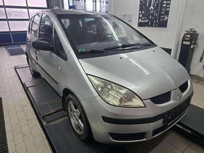 Gebraucht Mitsubishi Colt Invite 95 PS (69 kW) 2005 Haagsilber (m) Kleinwagen