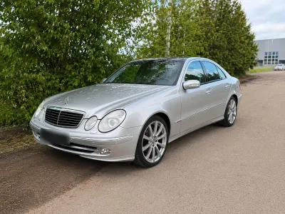 Gebraucht Mercedes E320 Elegance 224 PS (164 kW) 2003 Grau Limousine