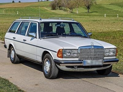 Gebraucht Mercedes 300 125 PS (91 kW) 1984 Weiß Kombi