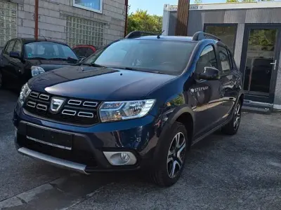 Używany Dacia Sandero Celebration 90 KM (66 kW) 2018 Niebieski Sedan/Limuzyna