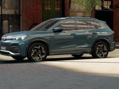 Nightshade blue metallic Gebraucht 2024 VW Tiguan R-line SUV | 45.390 € (Teuer)