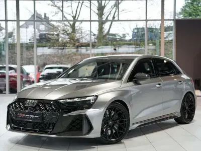 Gebraucht Audi RS3 Ambiente 400 PS (294 kW) 2024 Rot Limousine