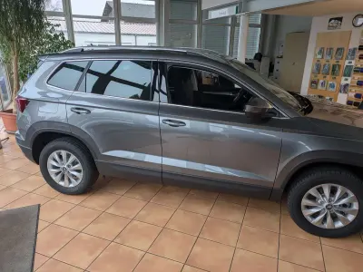 Neu Skoda Karoq 150 PS (110 kW) 2025 Graphitegrau metallic SUV