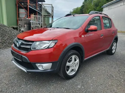 Gebraucht Dacia Sandero Stepway 90 PS (66 kW) 2013 Rot Limousine