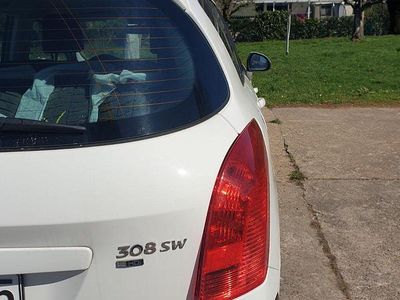 Gebraucht Peugeot 308 SW Access 111 PS (81 kW) 2012 Weiß Kombi