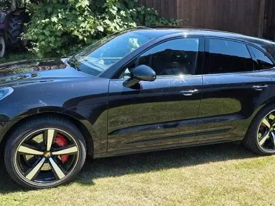 Gebraucht Porsche Macan 441 PS (324 kW) 2023 Tiefschwarzmetallic SUV