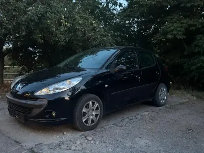 Gebraucht Peugeot 206+ 75 PS (55 kW) 2009 Schwarz Kleinwagen