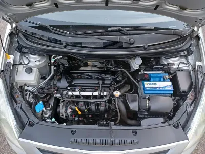 Gebraucht Hyundai i20 77 PS (56 kW) 2009 Silber Kleinwagen