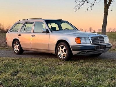Second-hand Mercedes E250 90 CP (66 kW) 1992 Argintiu Break