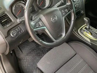 Gebraucht Opel Insignia 163 PS (119 kW) 2011 Grau Kombi