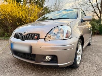 Gebraucht Toyota Yaris 105 PS (77 kW) 2005 Silber Kleinwagen