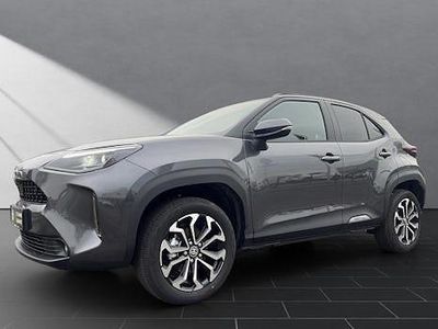 Neu Toyota Yaris Cross 131 PS (96 kW) 2025 Grün SUV