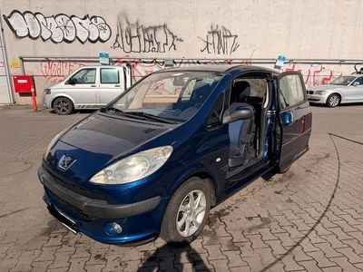 Usado Peugeot 1007 109 HP (80 kW) 2006 Azul Monovolume