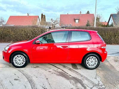 Gebraucht VW Golf VI 105 PS (77 kW) 2010 Rot Kleinwagen