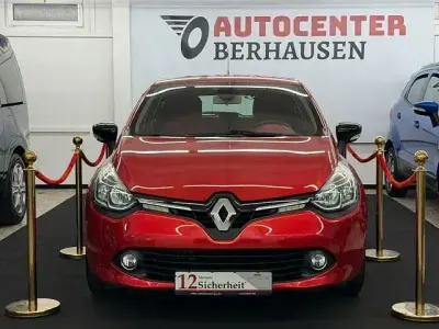 Używany Renault Clio IV Luxe 90 KM (66 kW) 2013 Pomarańczowy Sedan/Limuzyna