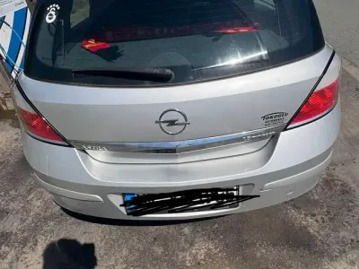Usata Opel Astra 105 CV (77 kW) 2004 Grigio Berlina