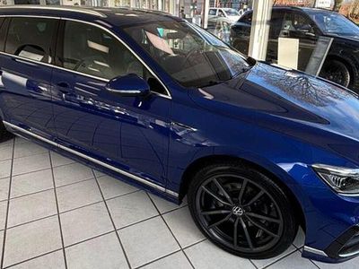 Blau Gebraucht 2023 VW Passat Elegance Kombi | 49.990 €
