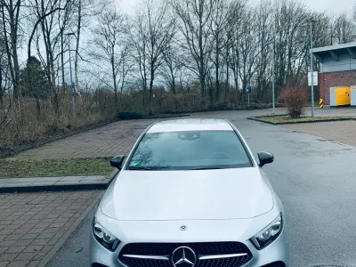 Gebraucht Mercedes A180 AMG line 136 PS (100 kW) 2019 Silber Limousine