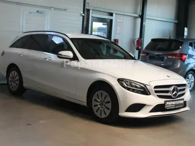 Gebraucht Mercedes C180 122 PS (89 kW) 2021 Weiß Limousine