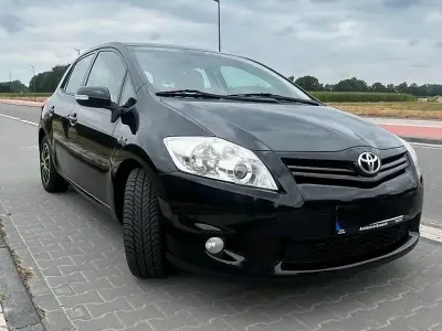 Gebraucht Toyota Auris 132 PS (97 kW) 2012 Schwarz Kleinwagen