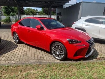 Gebraucht Lexus IS300h Luxury Line 181 PS (133 kW) 2017 Rot Limousine