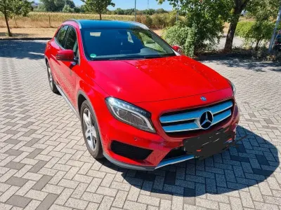 Gebraucht Mercedes GLA200 AMG line 156 PS (114 kW) 2015 Rot SUV