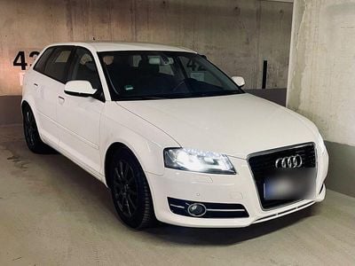 Gebraucht Audi A3 Sportback Attraction 105 PS (77 kW) 2012 Weiß Kleinwagen