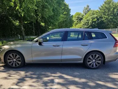 Gebraucht Volvo V60 Inscription 150 PS (110 kW) 2020 Grau Kombi