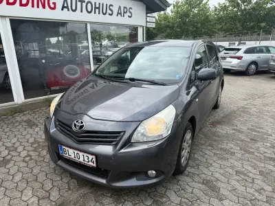 Gebraucht Toyota Verso Life 126 PS (92 kW) 2012 Grau Van / Kleinbus