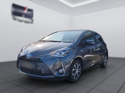 Gebraucht Toyota Yaris Hybrid Club 75 PS (55 kW) 2019 Grau metallic