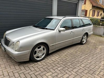 Gebraucht Mercedes E270 Avantgarde 170 PS (125 kW) 2002 Silber Kombi