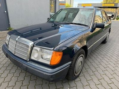 Gebraucht Mercedes E230 132 PS (97 kW) 1991 Blau Limousine