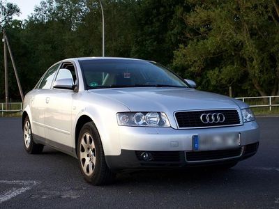 Grau Gebraucht 2001 Audi A4 Limousine | 4.000 € (Etwas zu teuer)
