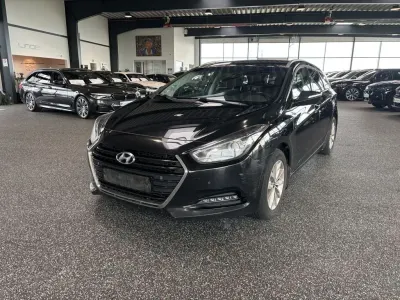 Gebraucht Hyundai i40 Premium 116 PS (85 kW) 2015 Schwarz Limousine