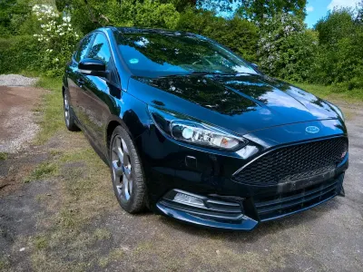 Używany Ford Focus Sport 250 KM (183 kW) 2015 Czarny Sedan/Limuzyna