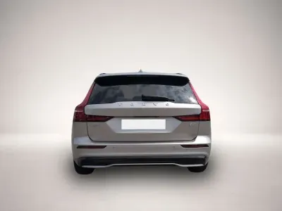 Gebraucht Volvo V60 Plus 197 PS (144 kW) 2025 Silber Kombi