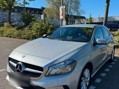 Second-hand Mercedes A200 136 CP (100 kW) 2015 Argintiu Berlinǎ