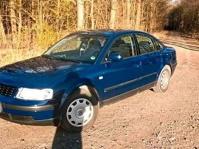 Gebraucht VW Passat 125 PS (91 kW) 1999 Blau Limousine