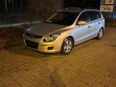 Gebraucht Hyundai i30 109 PS (80 kW) 2010 Silber Kombi