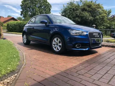 Gebraucht Audi A1 Attraction 86 PS (63 kW) 2012 Blau Kleinwagen