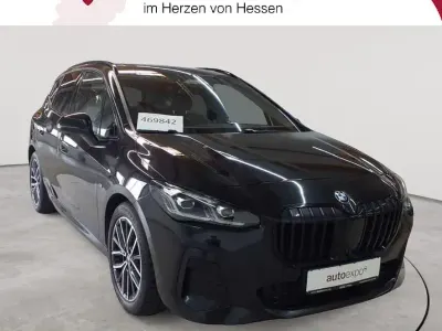 Gebraucht BMW 223 Active Tourer Performance 197 PS (144 kW) 2023 Saphirschwarz metallic Van / Kleinbus