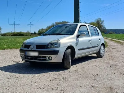Używany Renault Clio II 75 KM (55 kW) 2003 Srebrny Sedan/Limuzyna