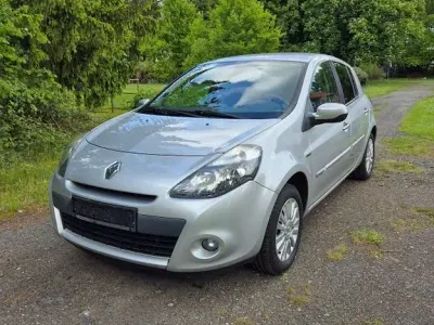 Gebraucht Renault Clio IV Dynamique 103 PS (75 kW) 2012 Silber Limousine