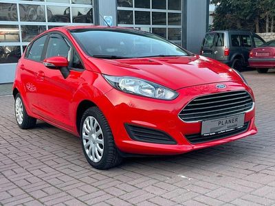 Gebraucht Ford Fiesta Trend 82 PS (60 kW) 2015 Rot Limousine