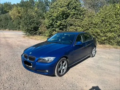 Gebraucht BMW 318 143 PS (105 kW) 2010 Blau Limousine